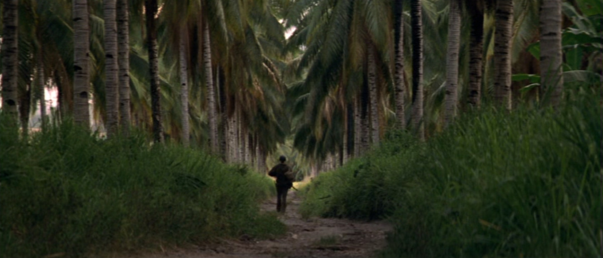 Ligne rouge soldat au loin