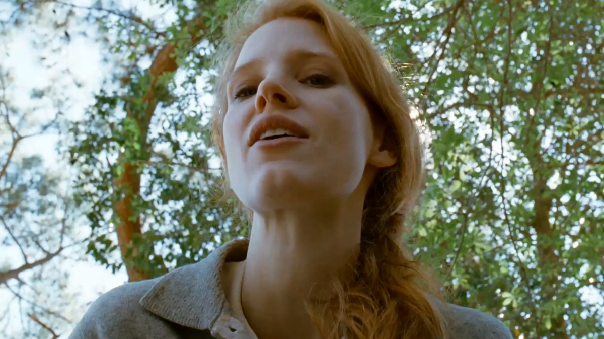 Le regard idéalisé d'un enfant sur sa mère.